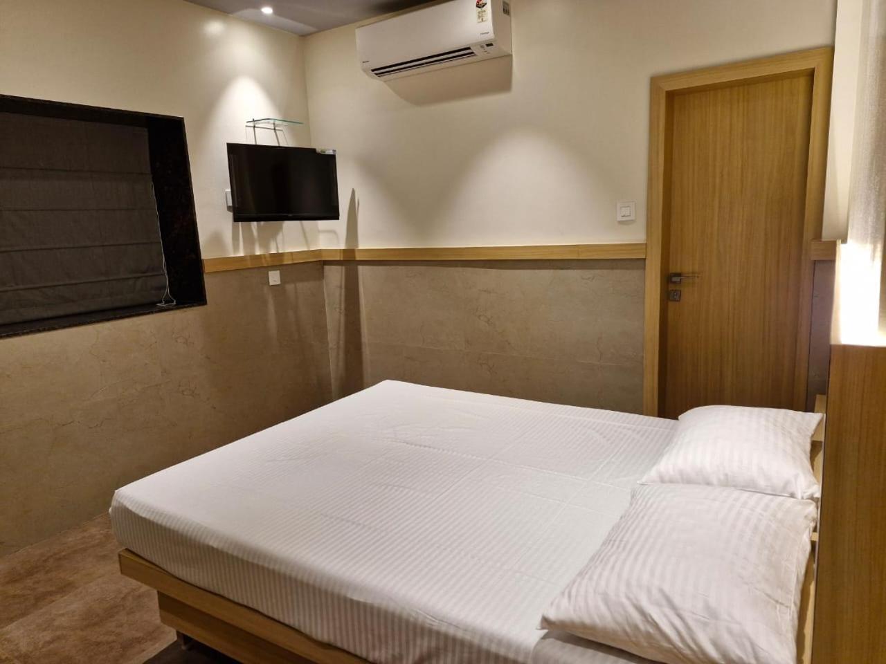 Avenue 10 Boutique Hotel Pune Bagian luar foto