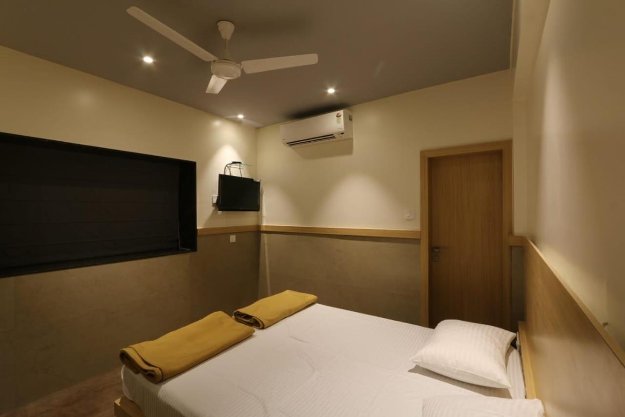 Avenue 10 Boutique Hotel Pune Bagian luar foto