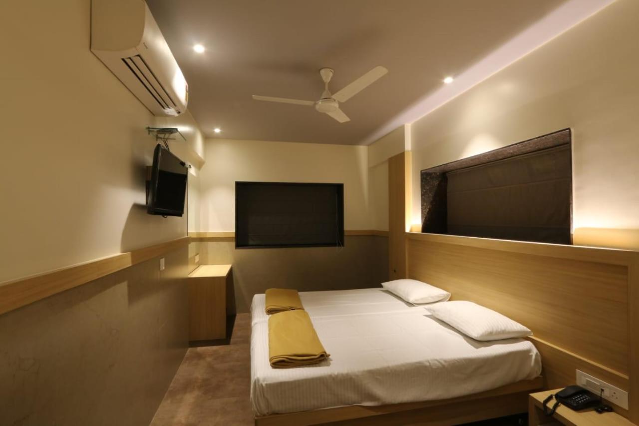 Avenue 10 Boutique Hotel Pune Bagian luar foto