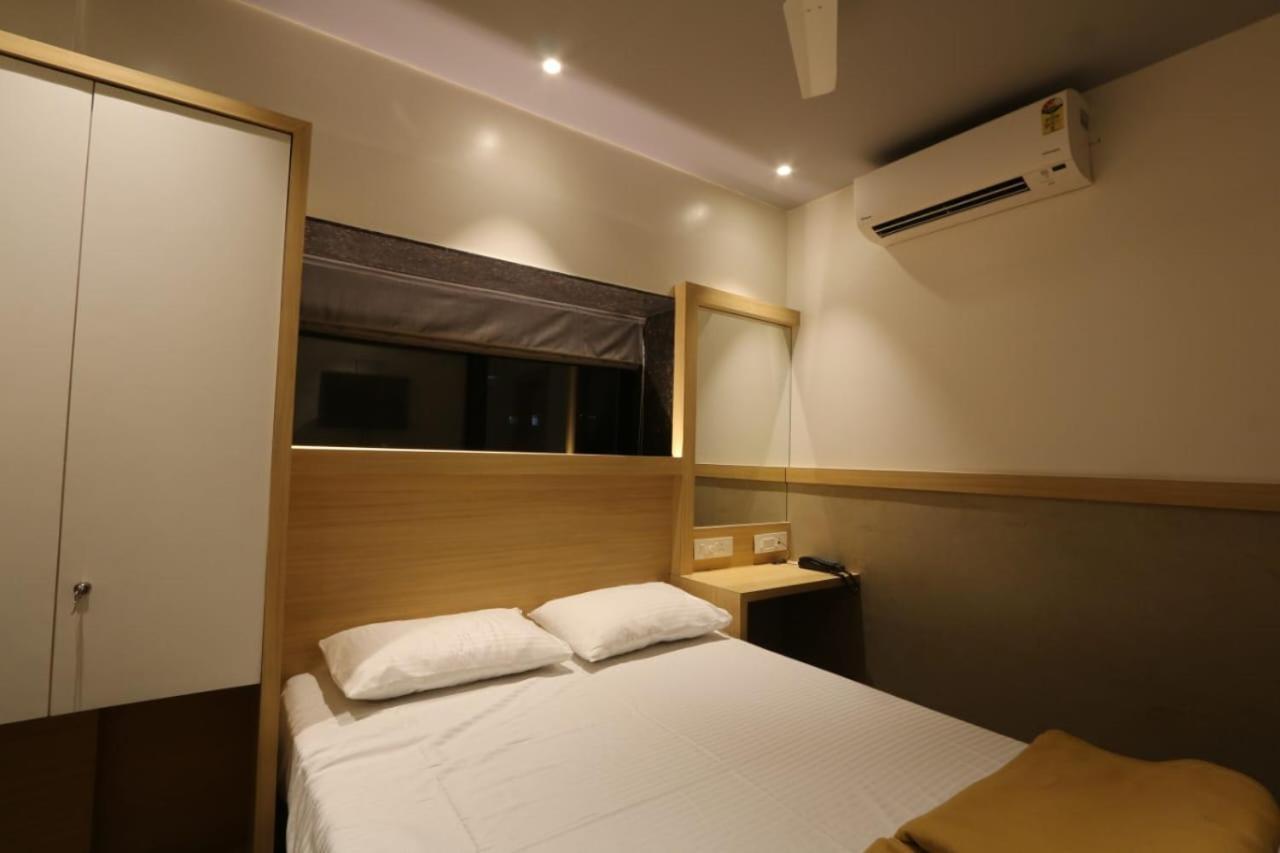 Avenue 10 Boutique Hotel Pune Bagian luar foto